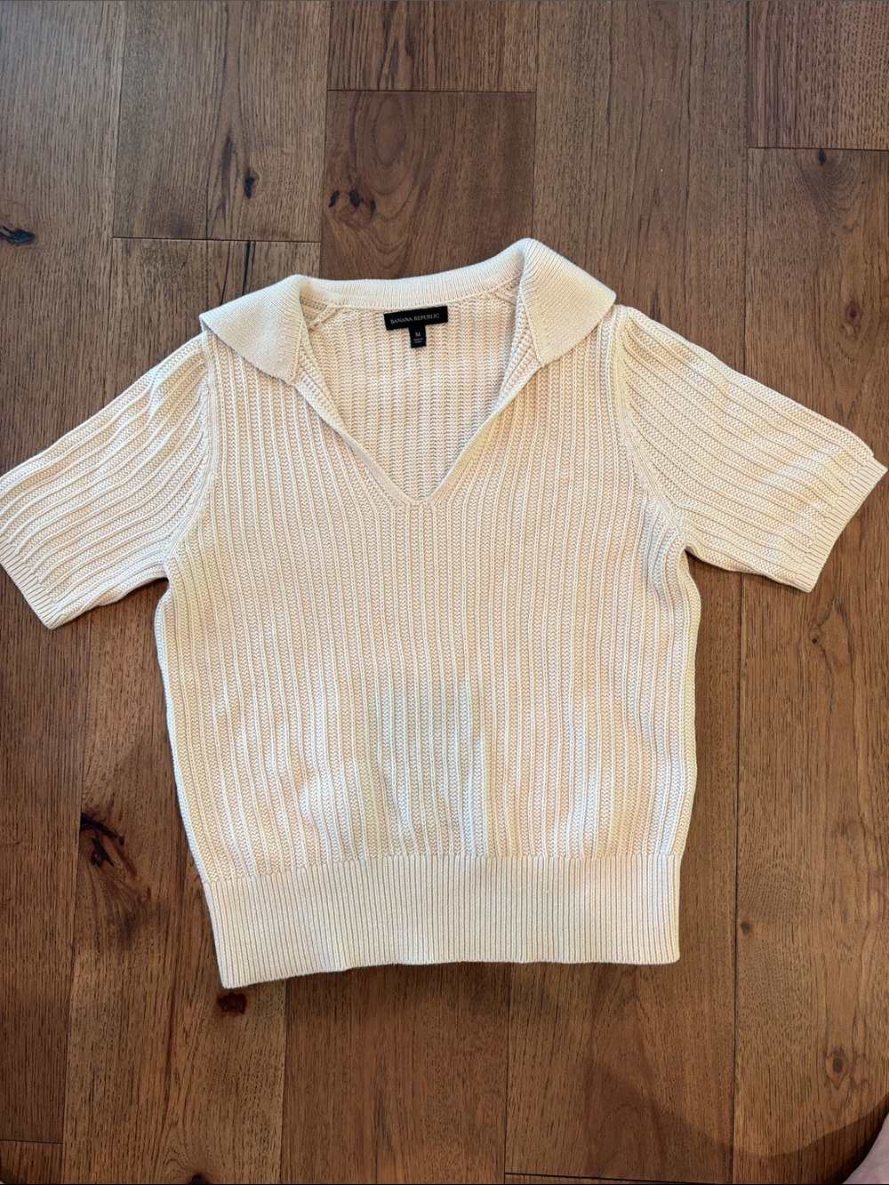 Banana Republic Cream V-Neck Short Sleeve Knit Polo